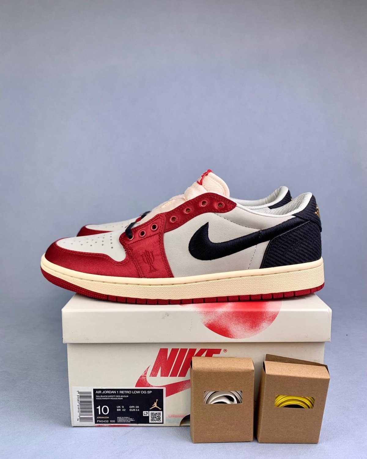 Trophy Room x Air Jordan 1 Low OG &acirc;��Away&acirc;��