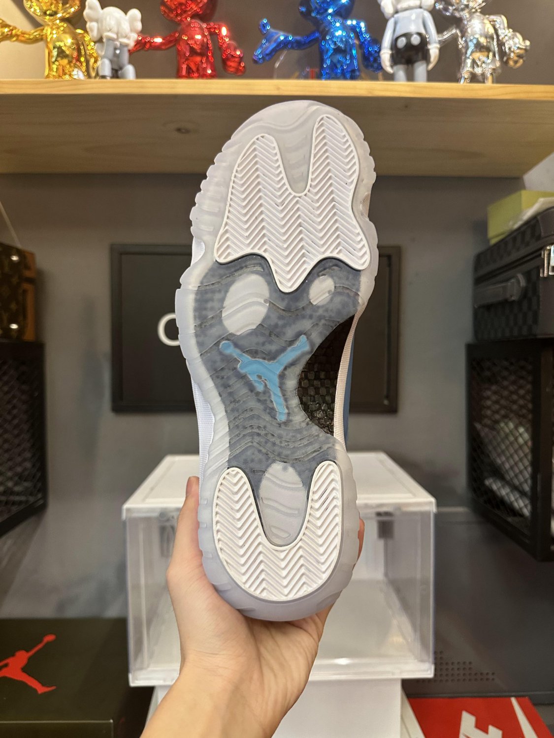 Jordan 11 Retro Pantone