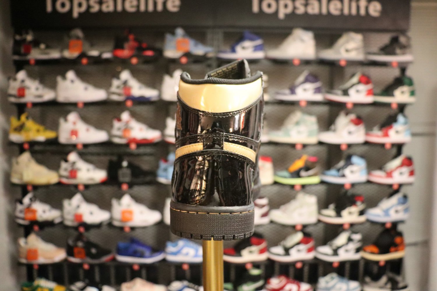Nike Air Air Jordan 1 Retro High OG 'Black Metallic Gold'