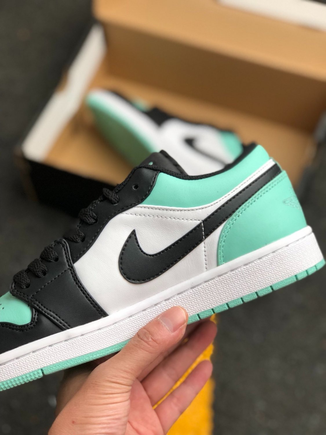 Jordan 1 Low Emerald Toe