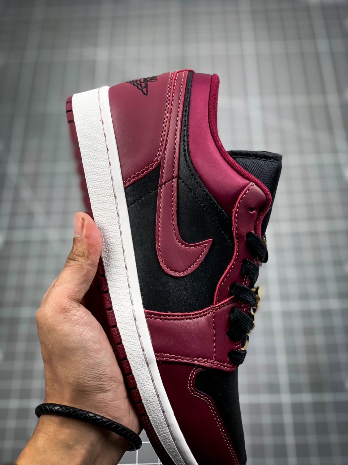 Jordan 1 Low SE dark Beetroot