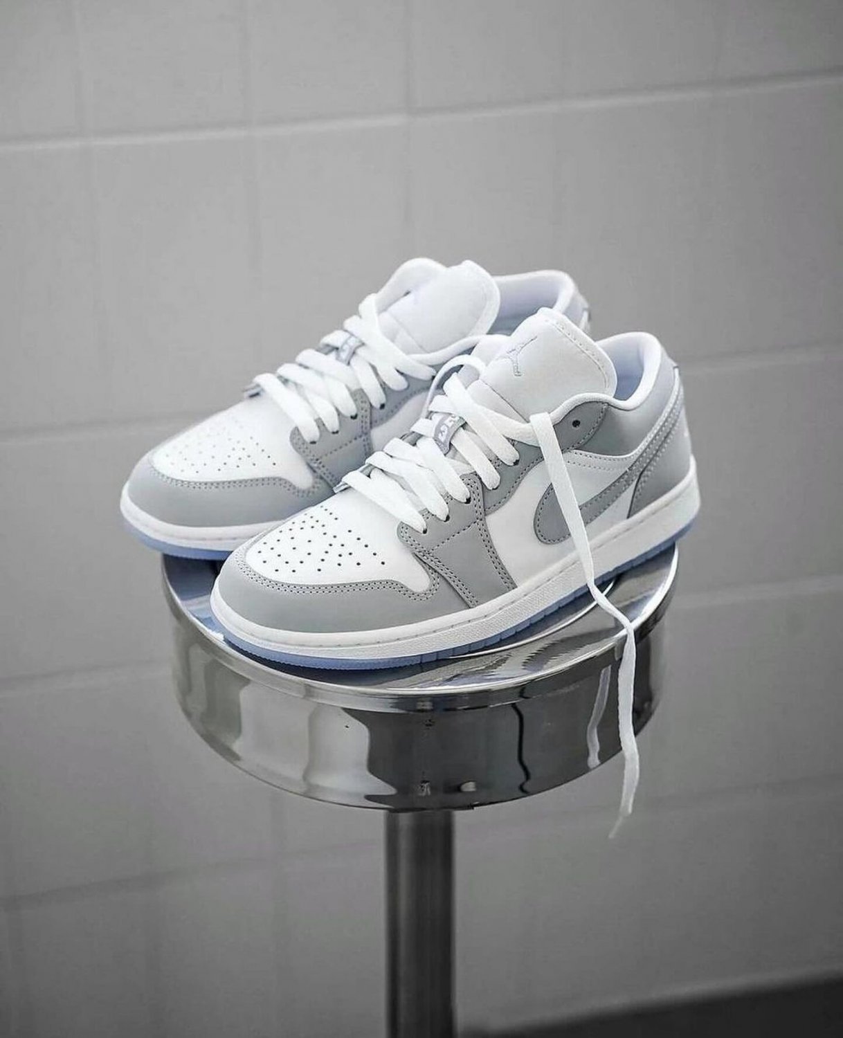 Jordan 1 Low Wolf Grey