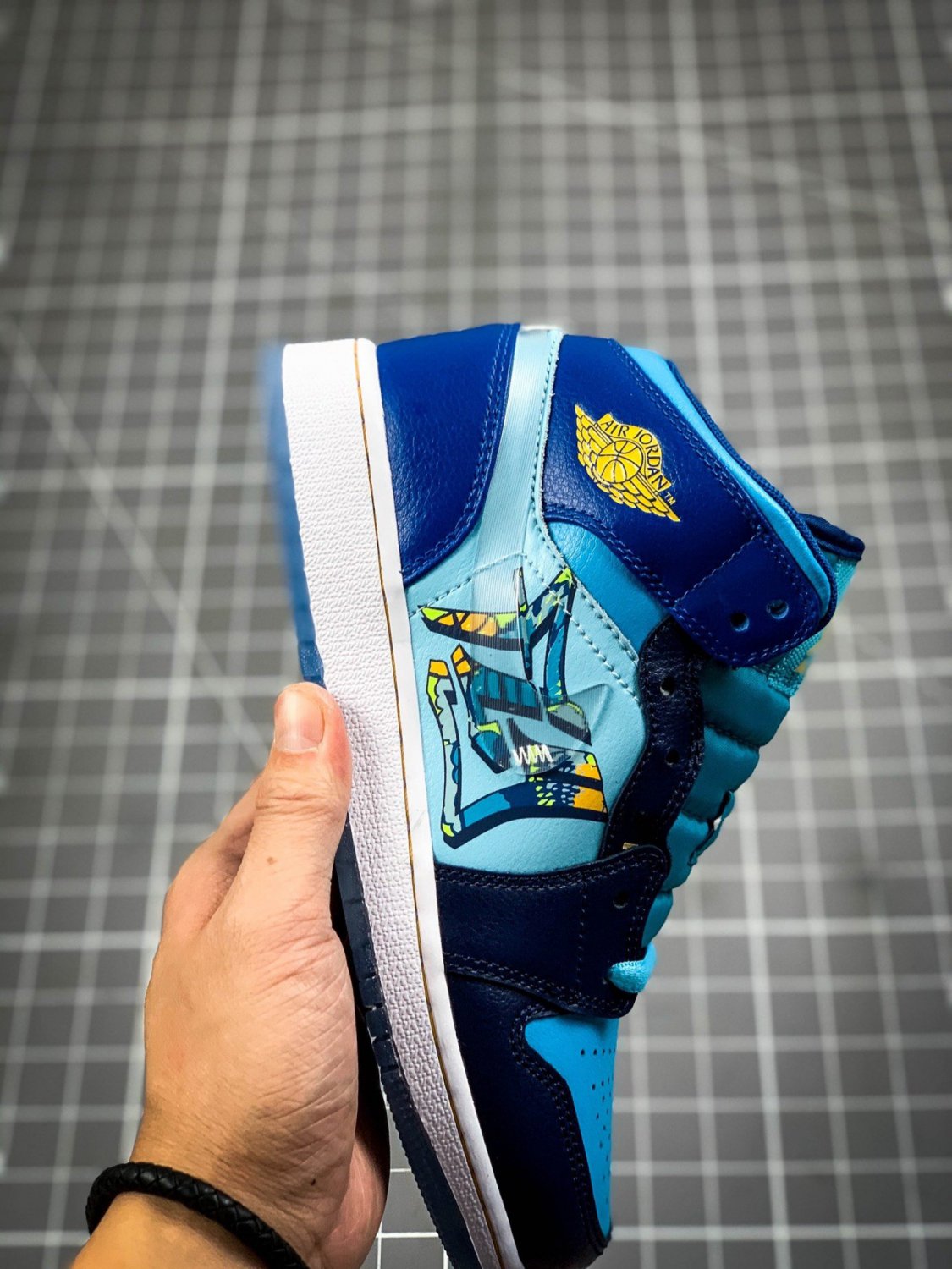 Jordan 1 Mid Fly Blue
