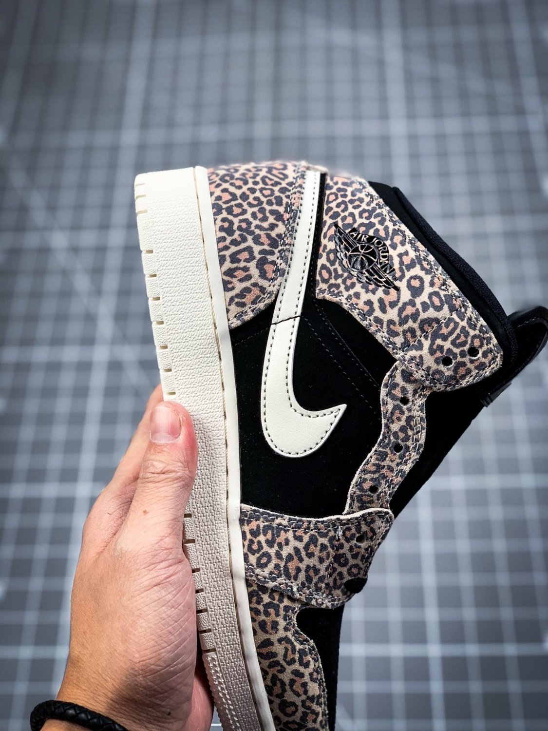 Jordan 1 Mid SE Leopard Cheetah