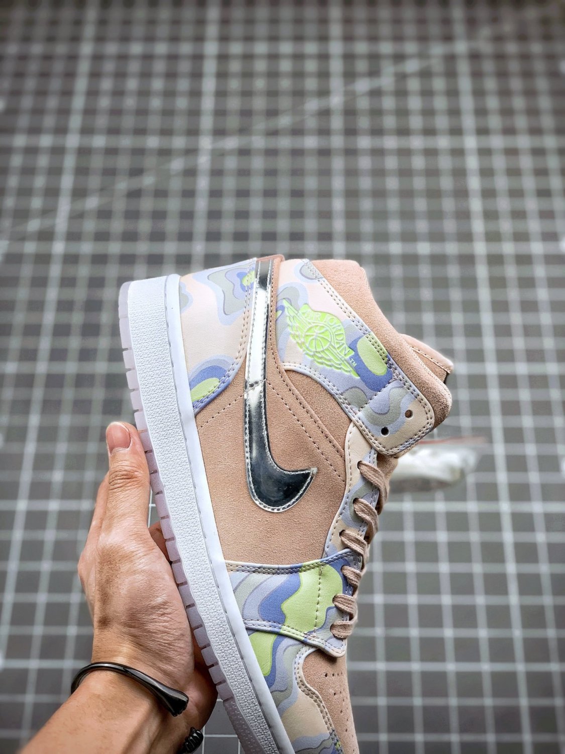 Jordan 1 Mid SE P(Her) Spective