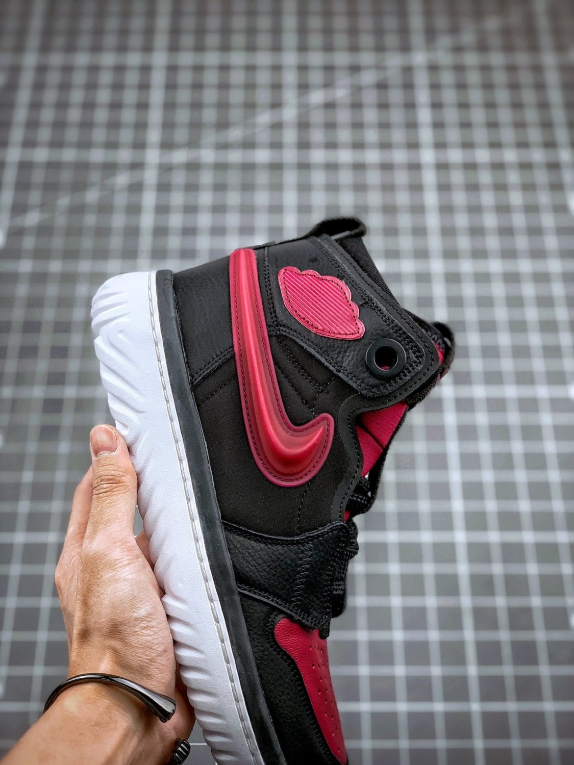 Jordan 1 Retro  High React Noble Red
