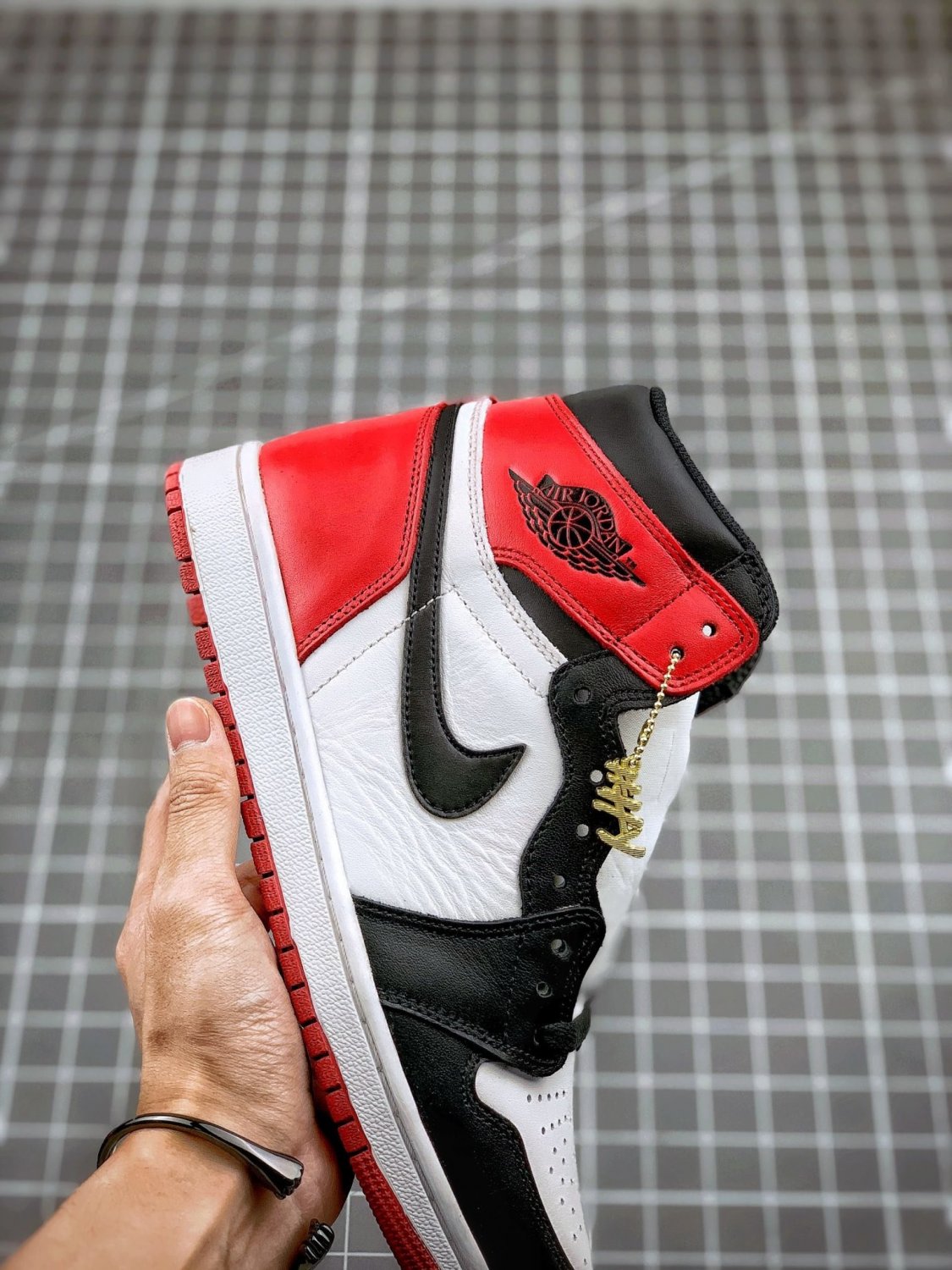 Jordan 1 Retro High Black Toe 2016