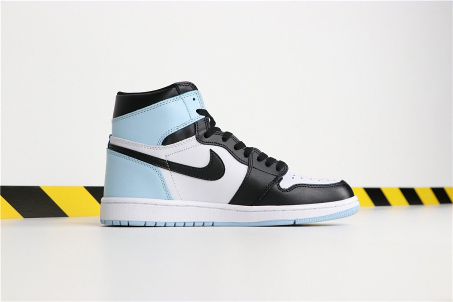 Jordan 1 Retro High Igloo