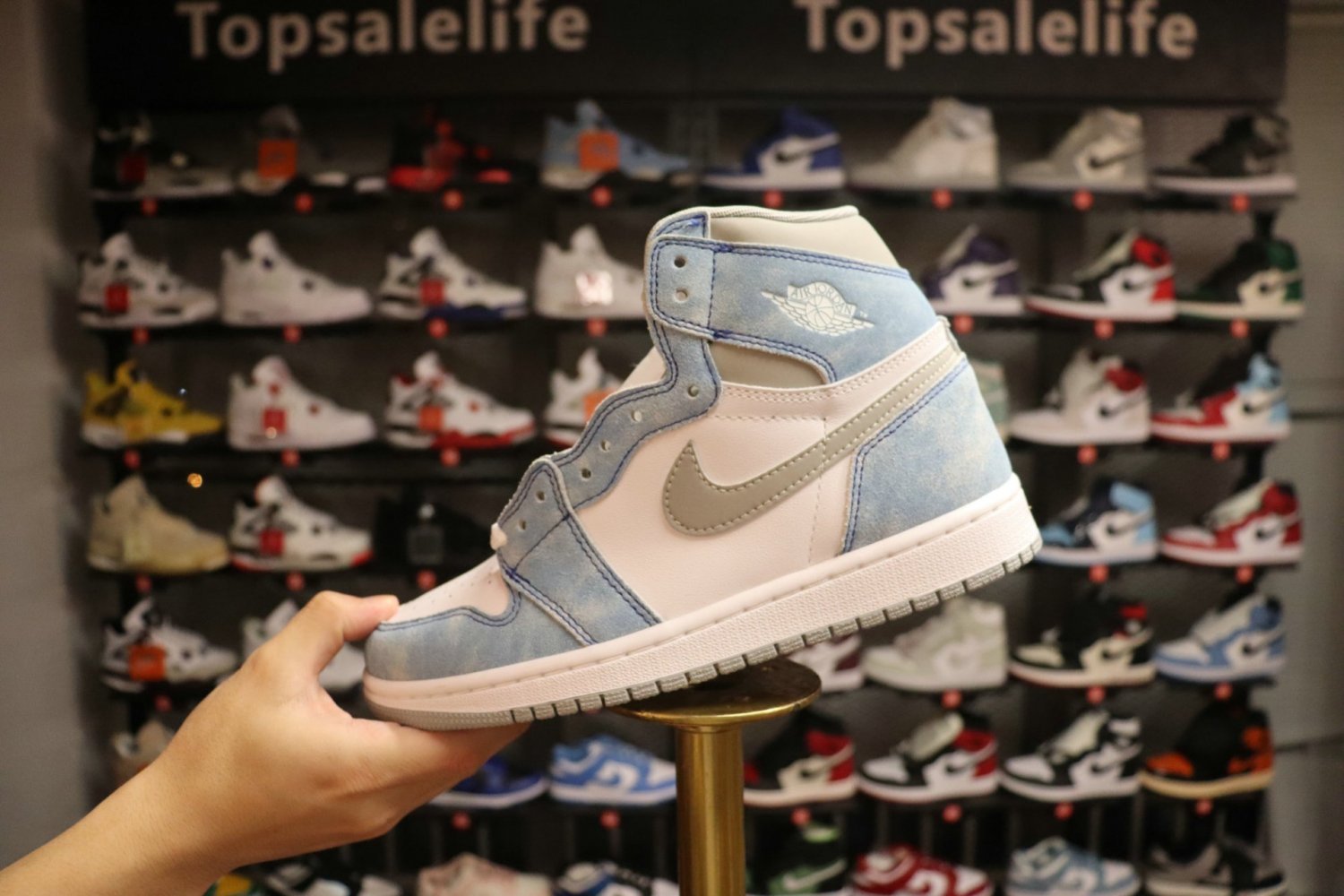 Jordan 1 Retro High OG 'Hyper Royal Light Smoke Grey' 555088-402