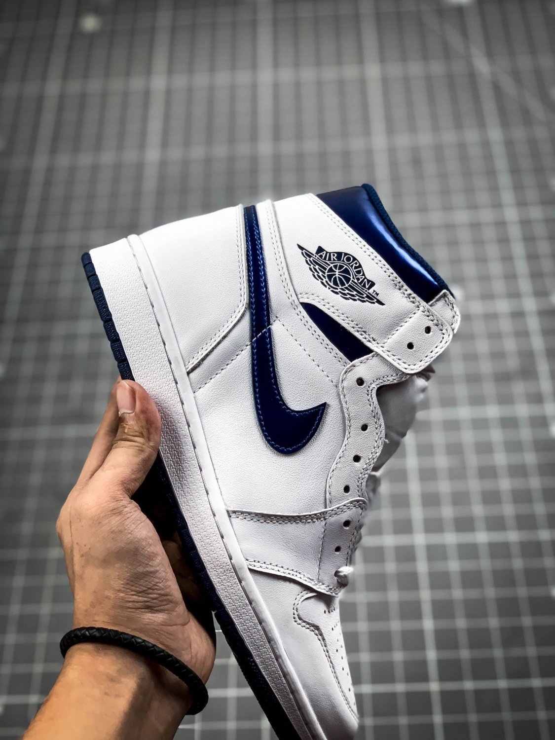 Jordan 1 Retro High OG White Metallic Navy