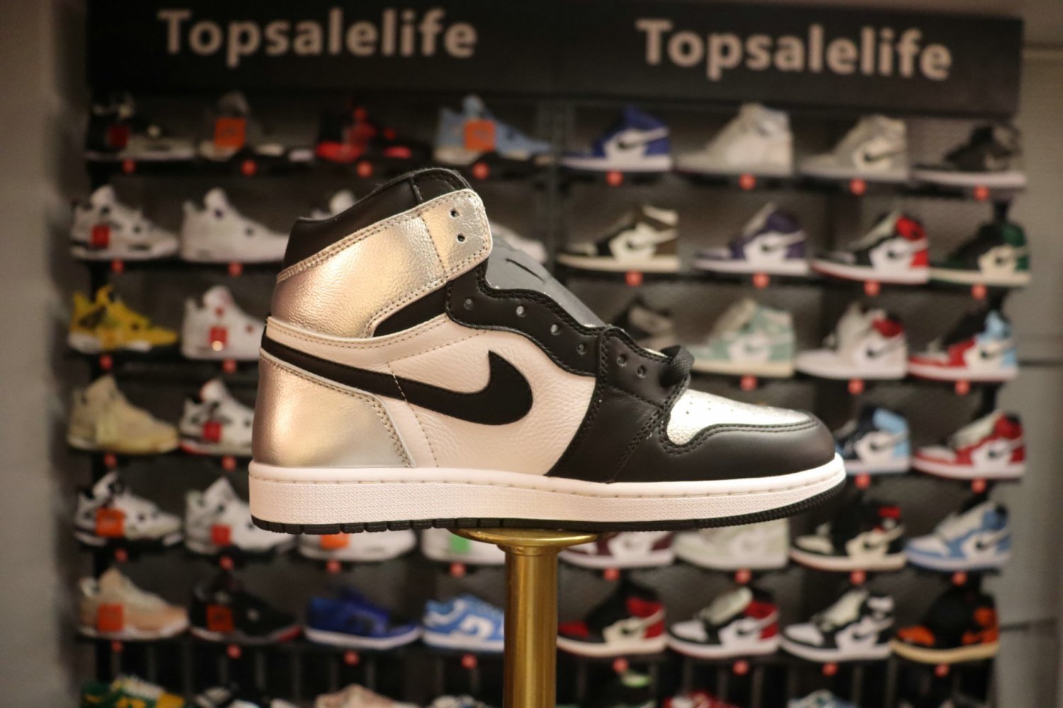 Jordan 1 Retro High Silver Toe (Women's)