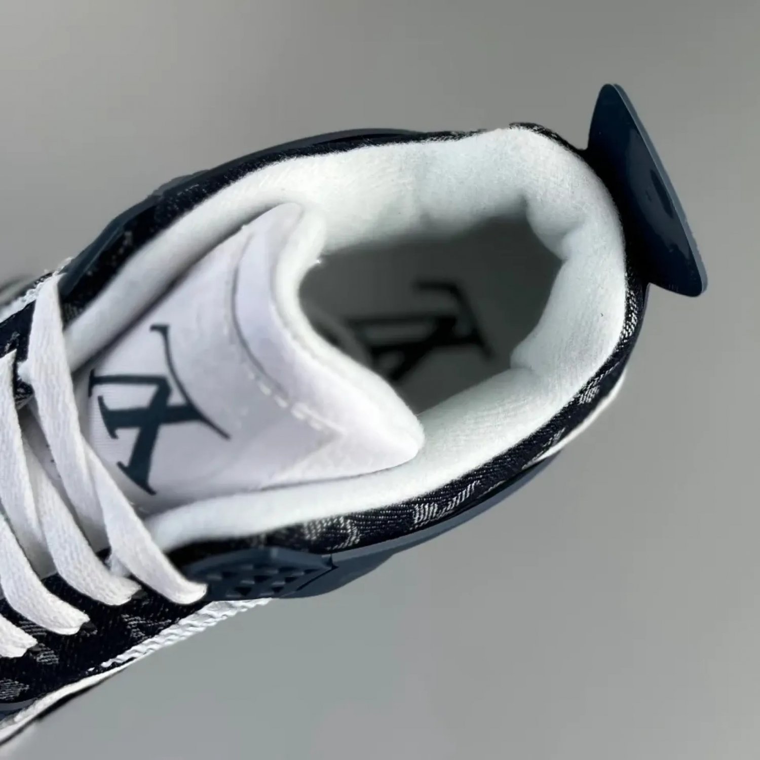 Jordan 4 Monogram Navy