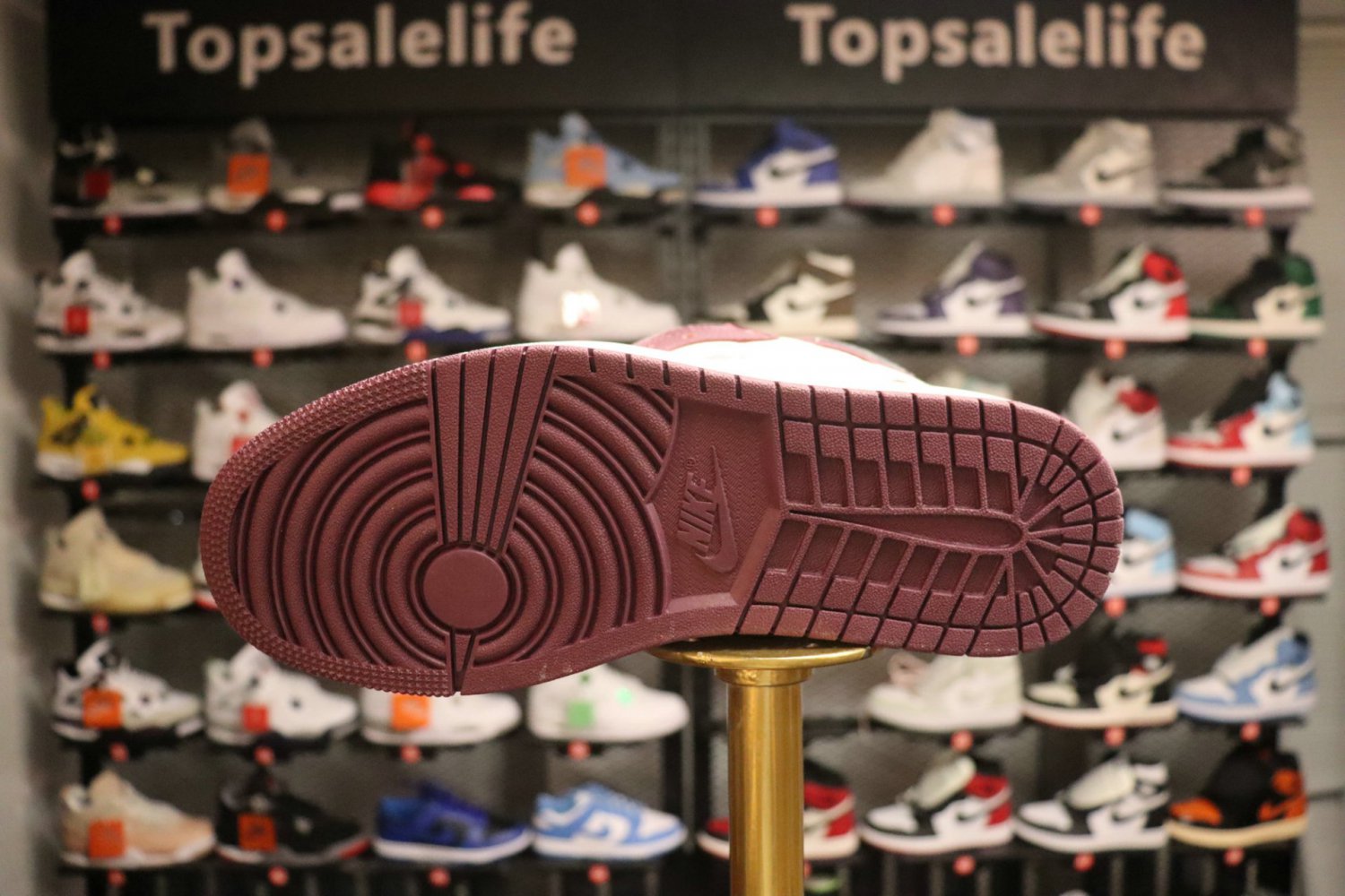 NEW   Jordan 1 Retro High 'Bordeaux'