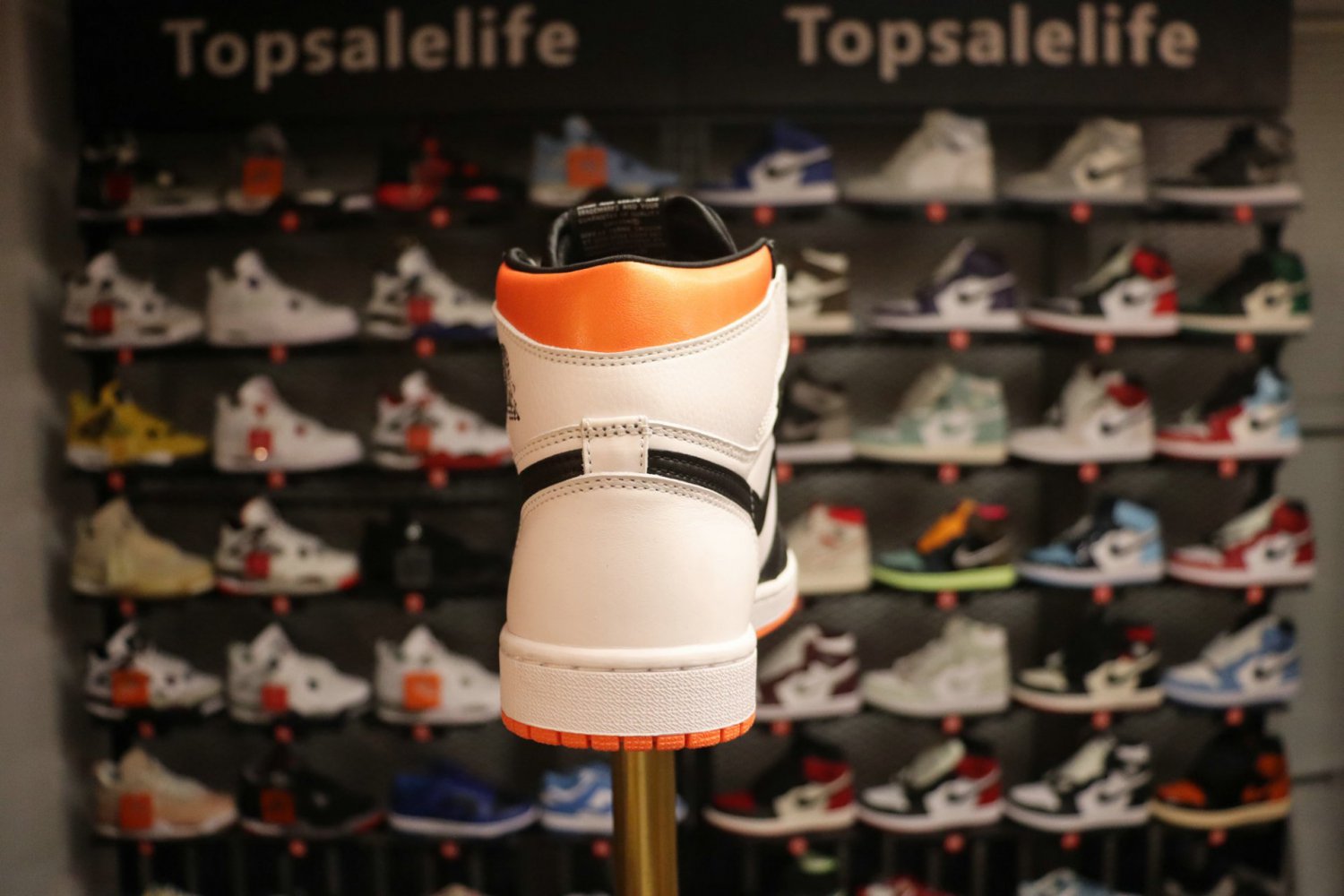 NEW   Jordan 1 Retro High OG 'Electro Orange'