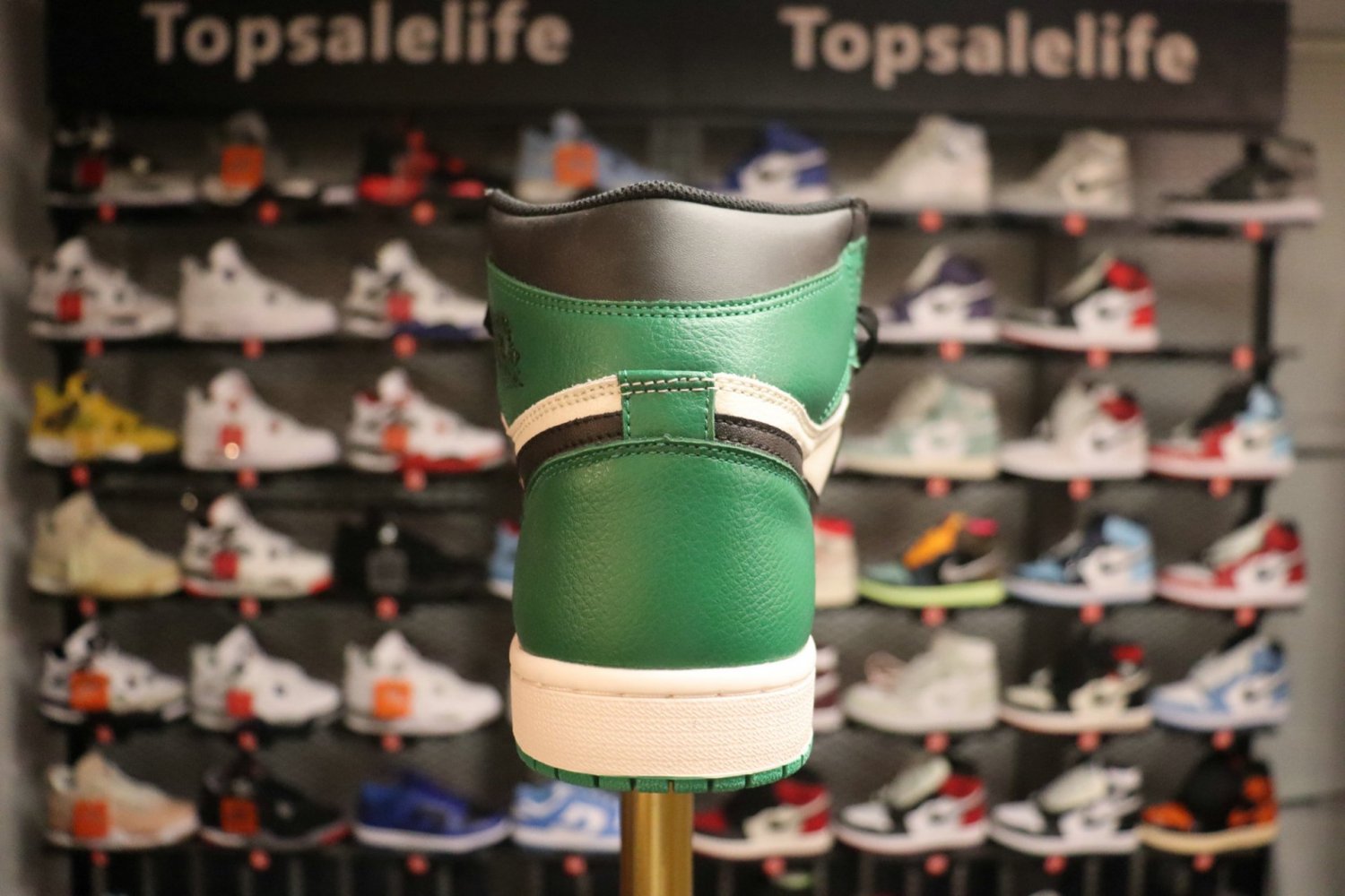 NEW   Jordan 1 Retro High OG 'Pine Green'