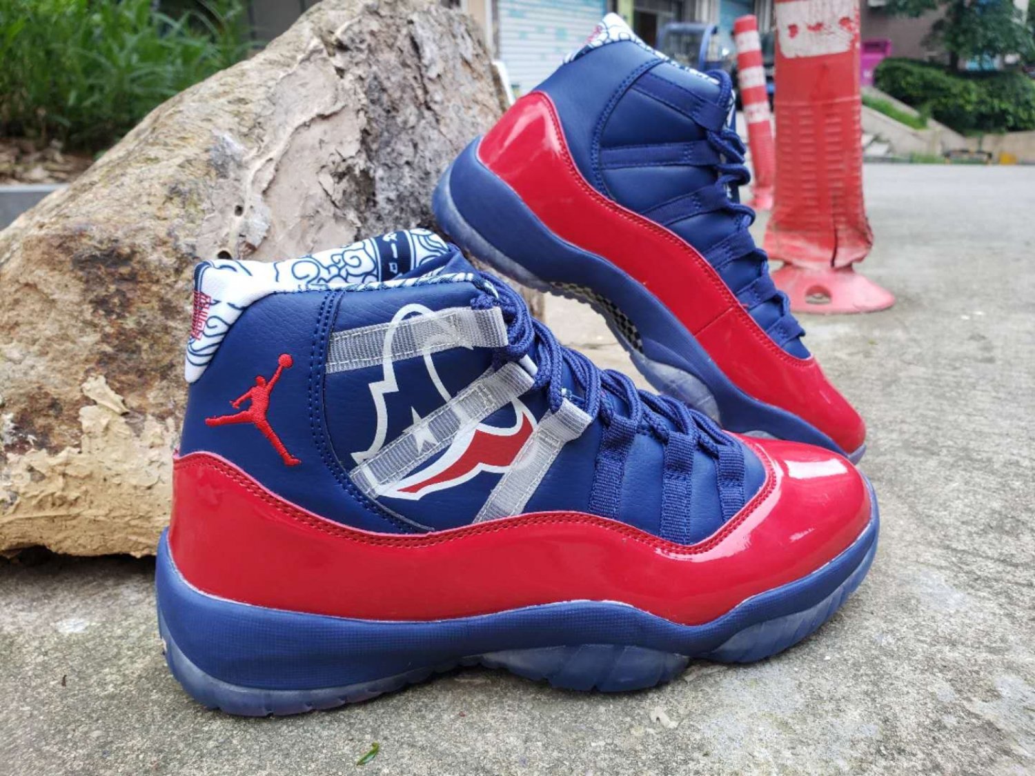 NEW   Jordan 11 Blue Red