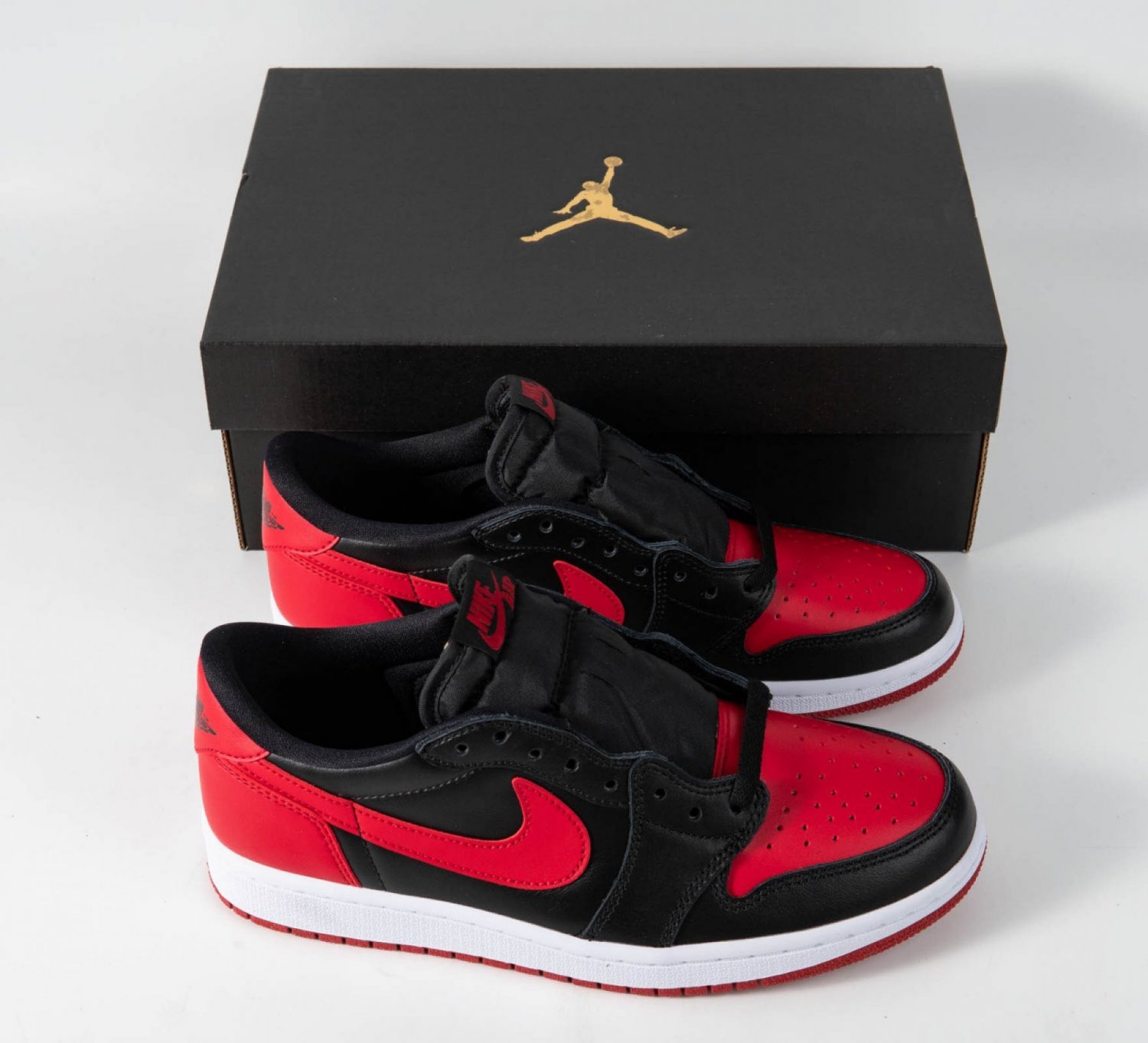 NEW Jordan 1 Retro Low Bred