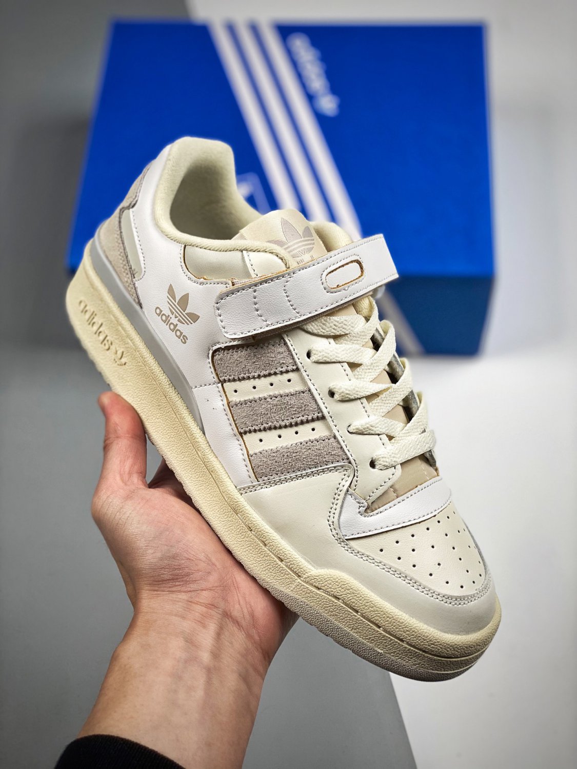 2024  forum 84 low whiteorbit grey