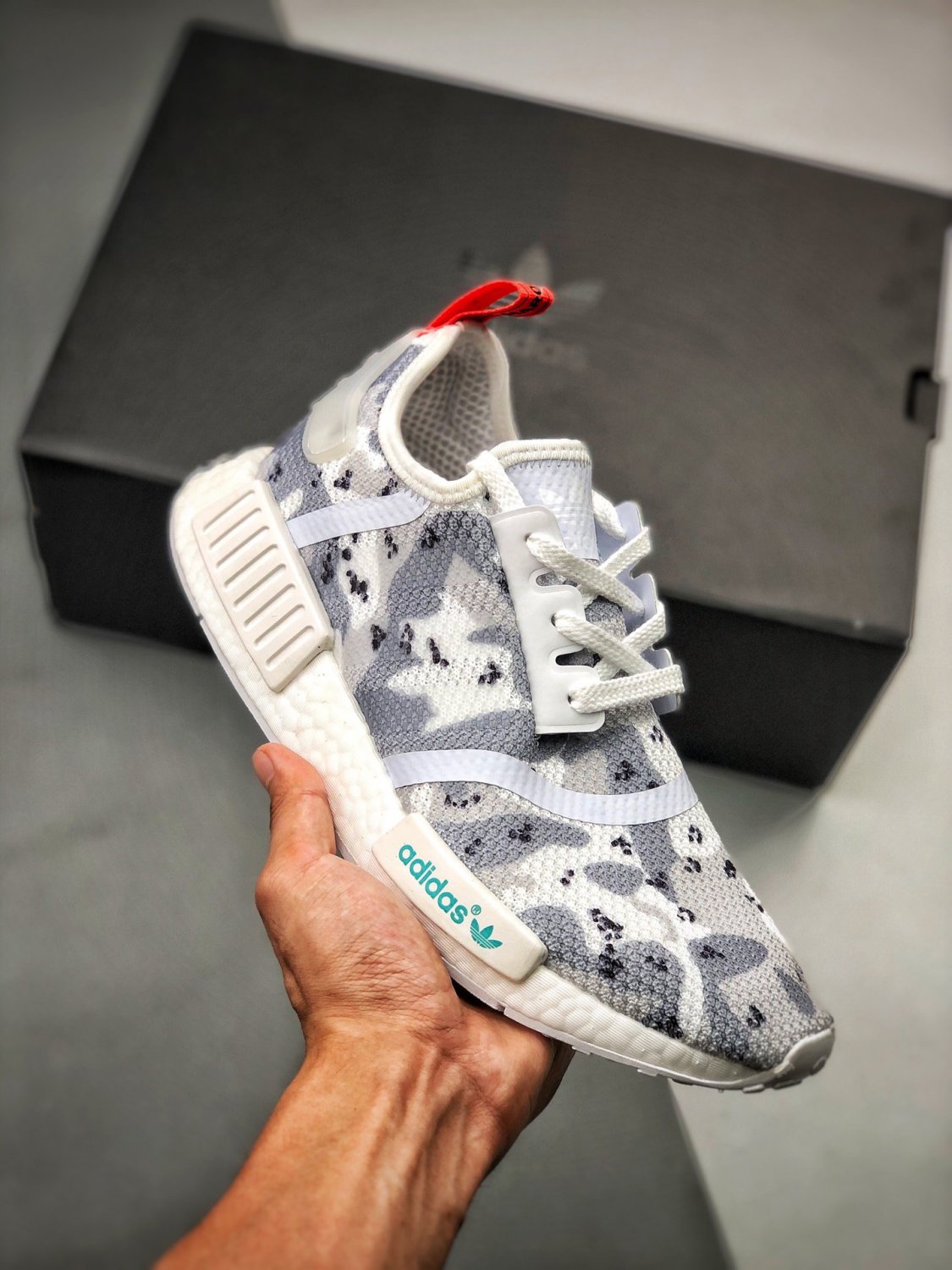 2024  nmd r1 cloud white g27933