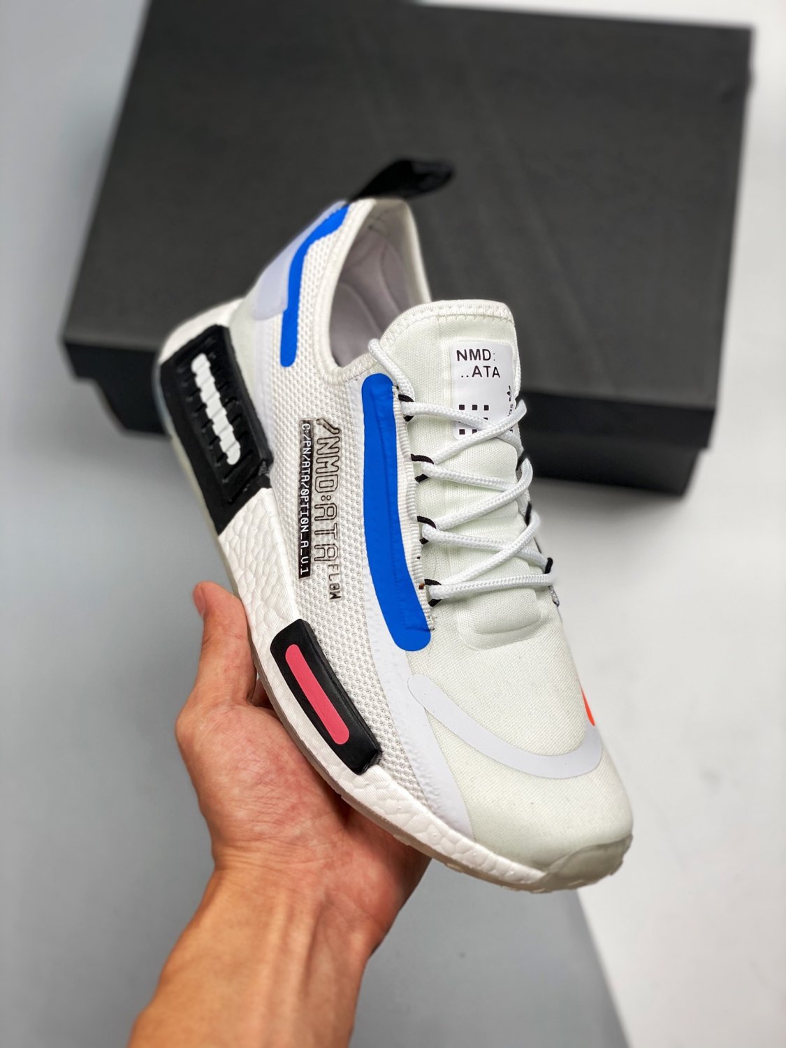 2024  nmd r1 spectoo white black fz3209
