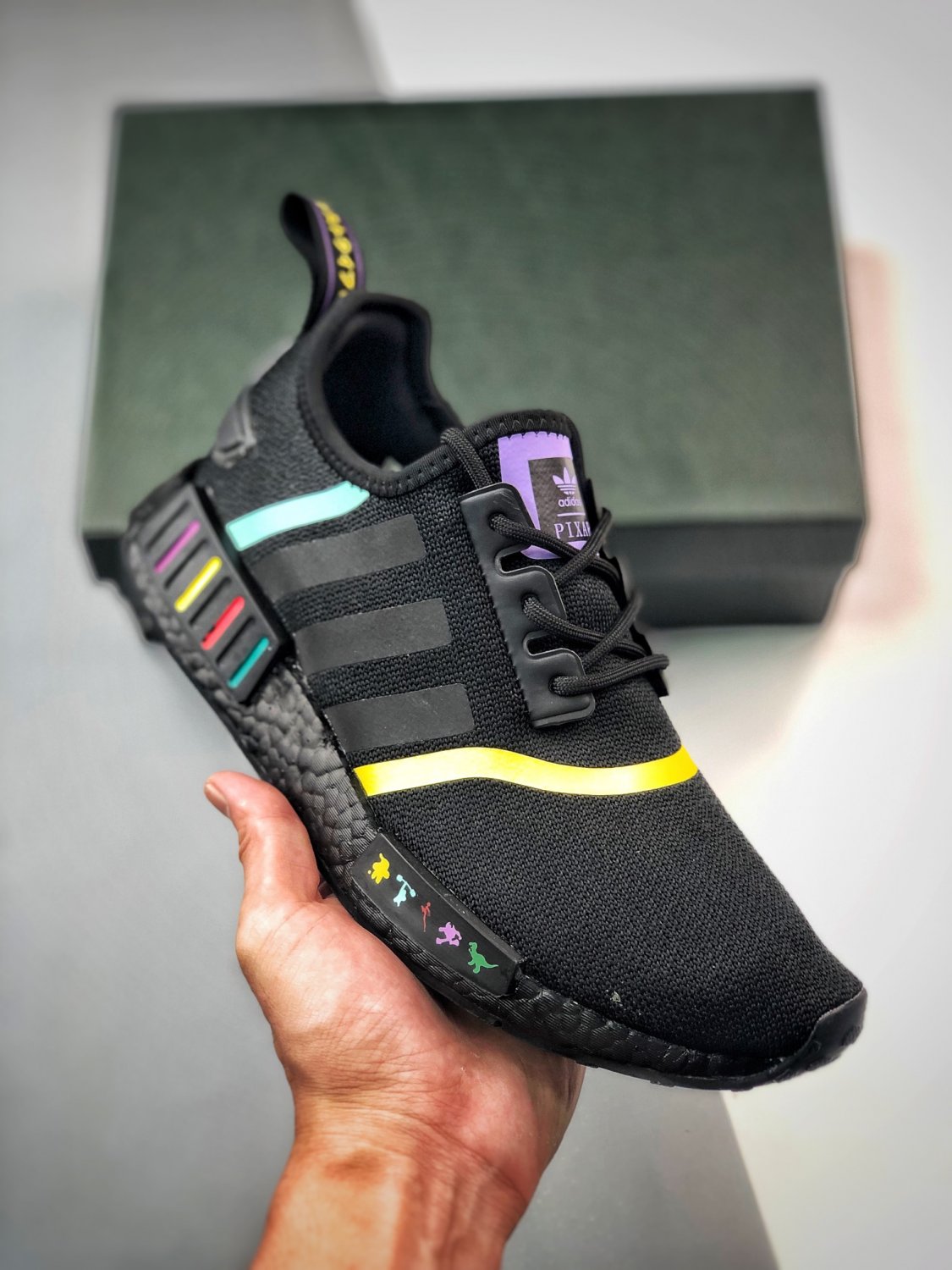 2024  nmd_r1 core blackcloud white