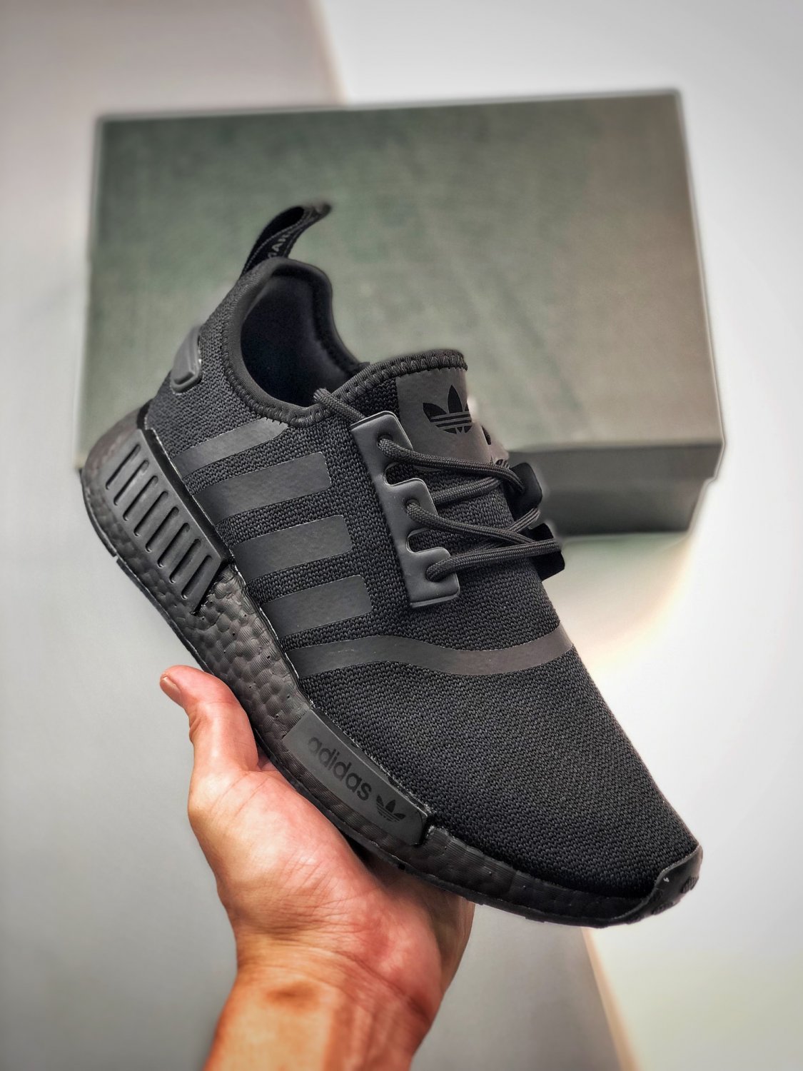 2024  nmd_r1 primeblue core black 9256