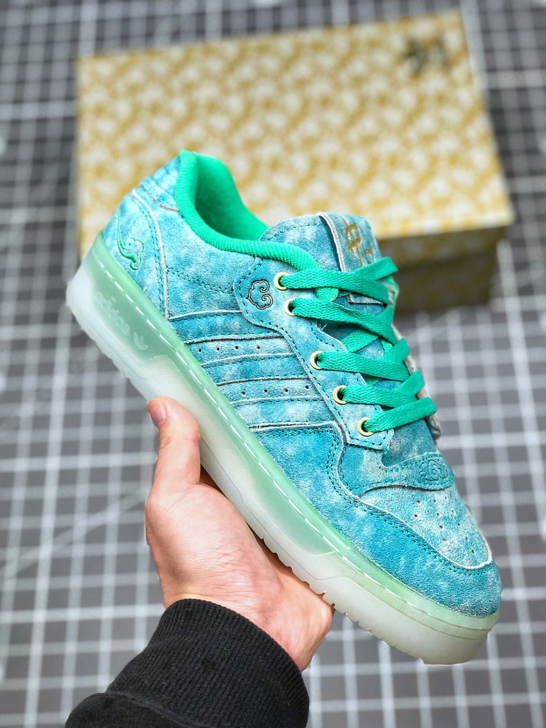 2024  rivalry low hi-res greencloud white-gold foil