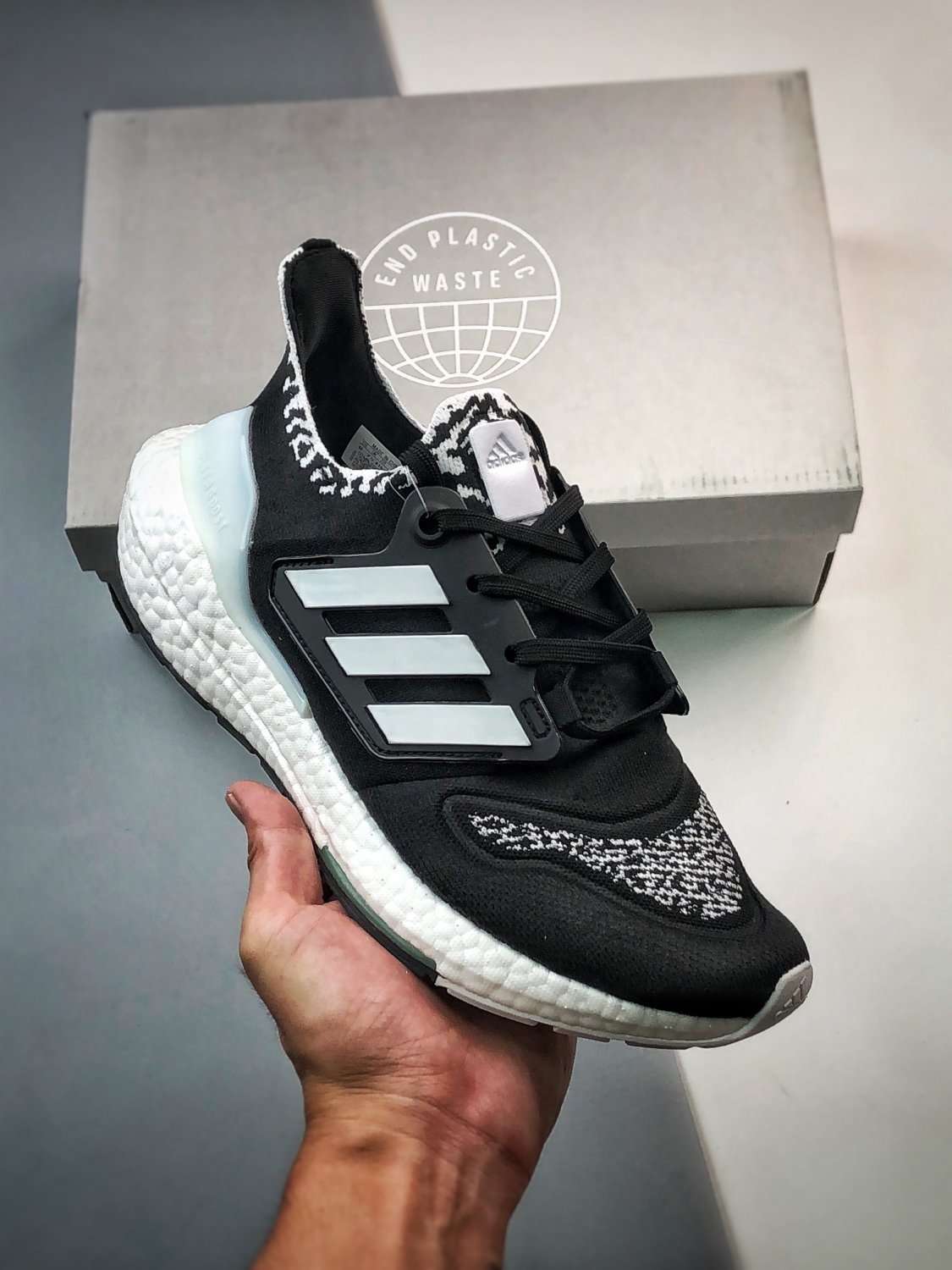 2024  ultra boost 22 core blackcloud whitealmost lime