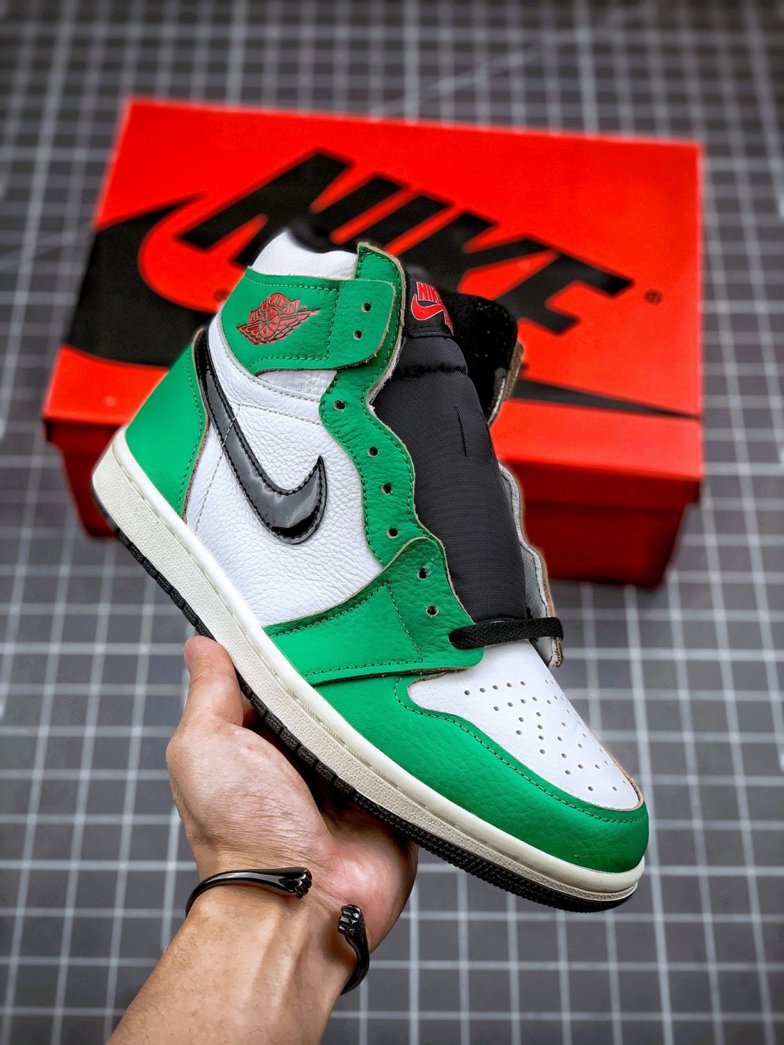 2024 & 2025 air jordan 1 high og lucky greenwhitesailblack