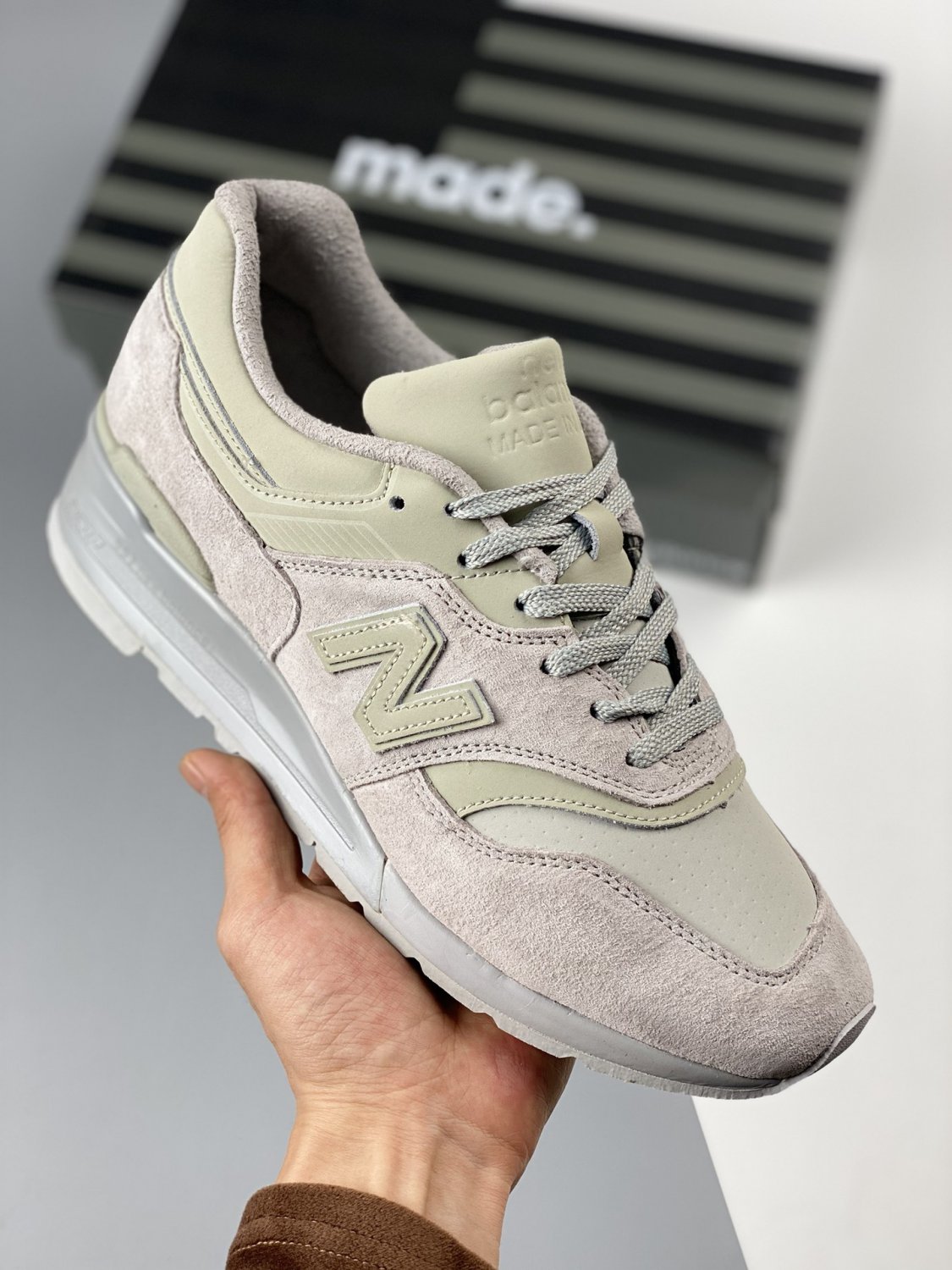 2024 & 2025  997 &acirc;��grey suede&acirc;�� m997lbd