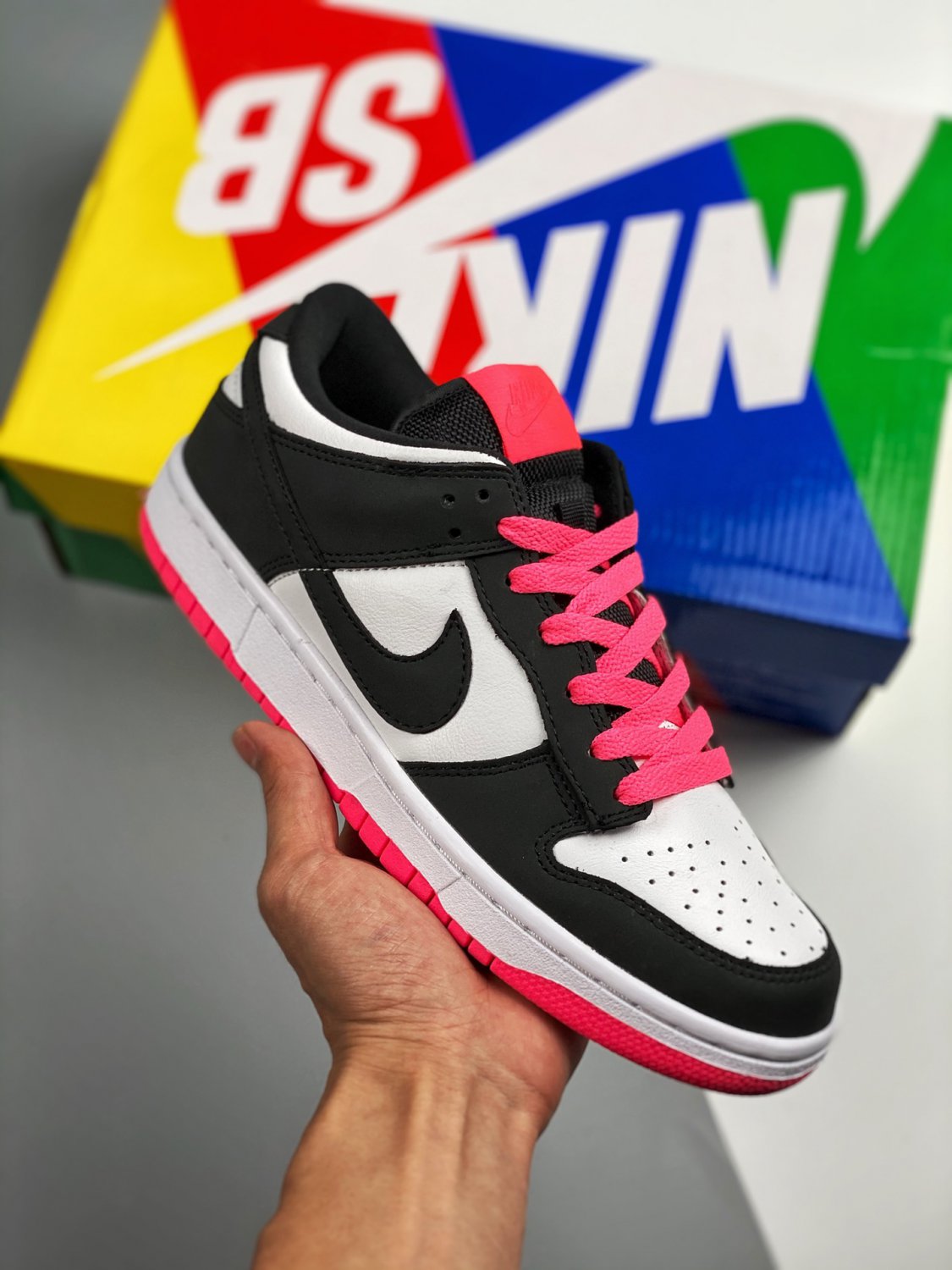 2024 & 2025 dunk low whitemetallic silverrave pink 317813100