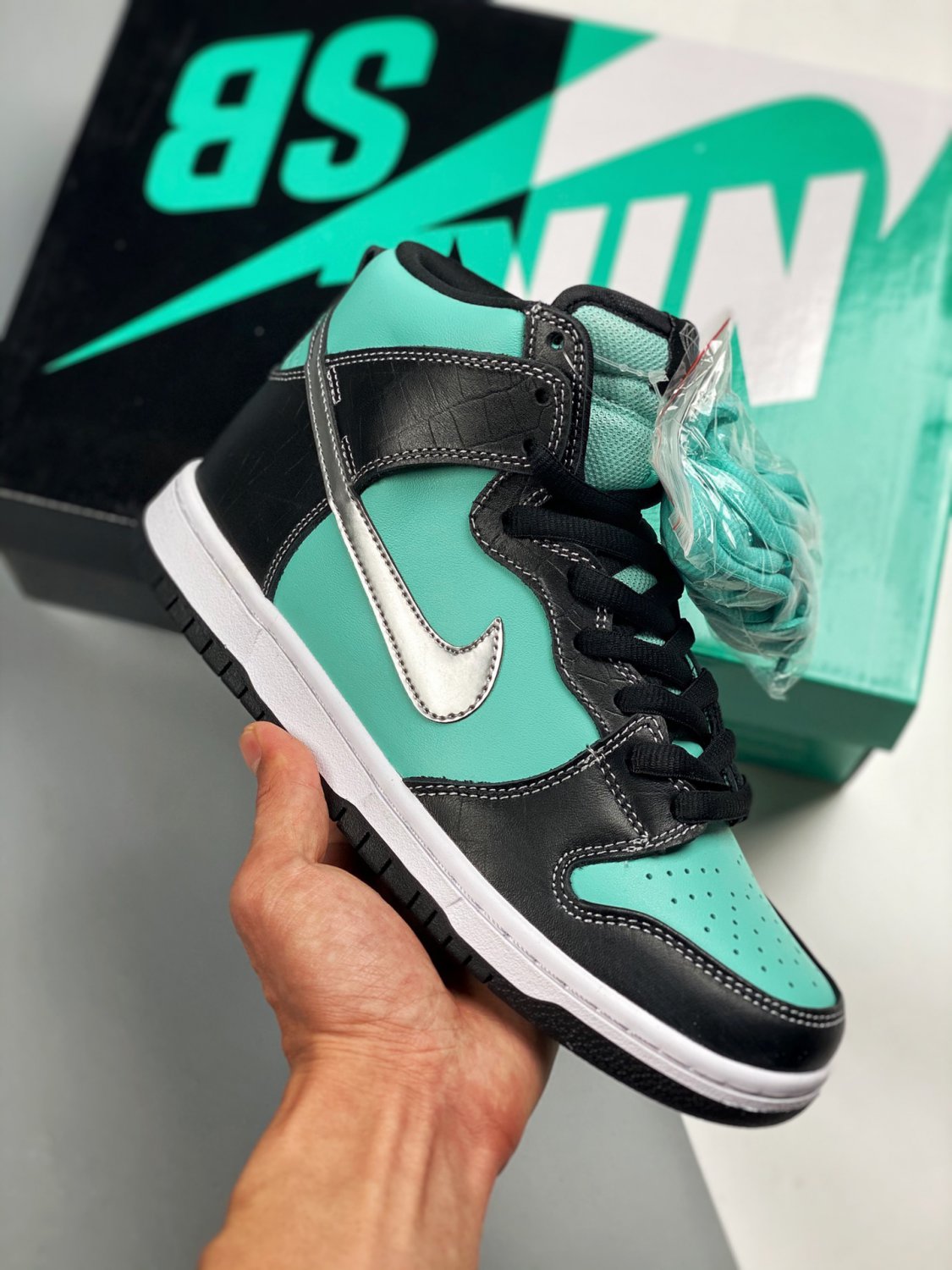 2024 & 2025 diamond supply co. x  sb dunk high premium aquachrome-black