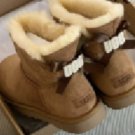 UGG Classic Mini Zipper Tape Logo
