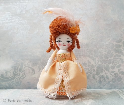 Tiny Marie Antoinette Couture Doll, 10 cm Miniature Marie, Petite Boudoir Rococo Doll