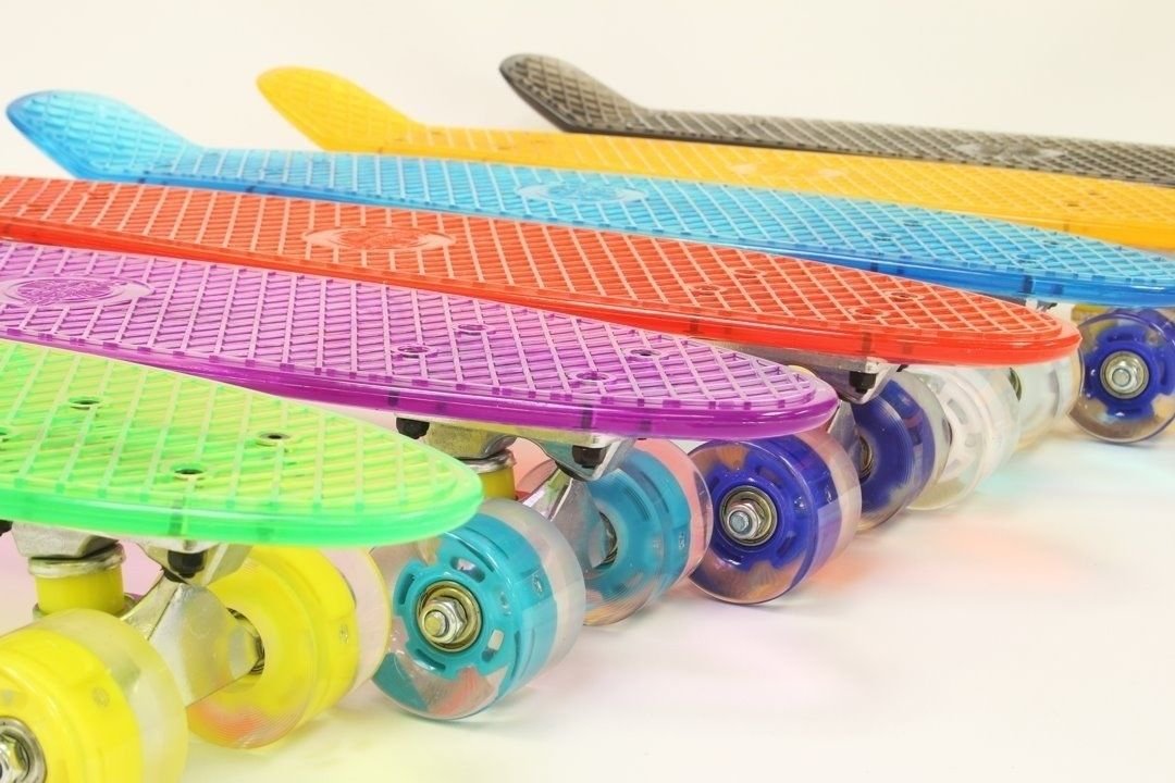 Vintage Cruiser Style Skate Boards Deck Street Skateboard w/Light Up Wheel