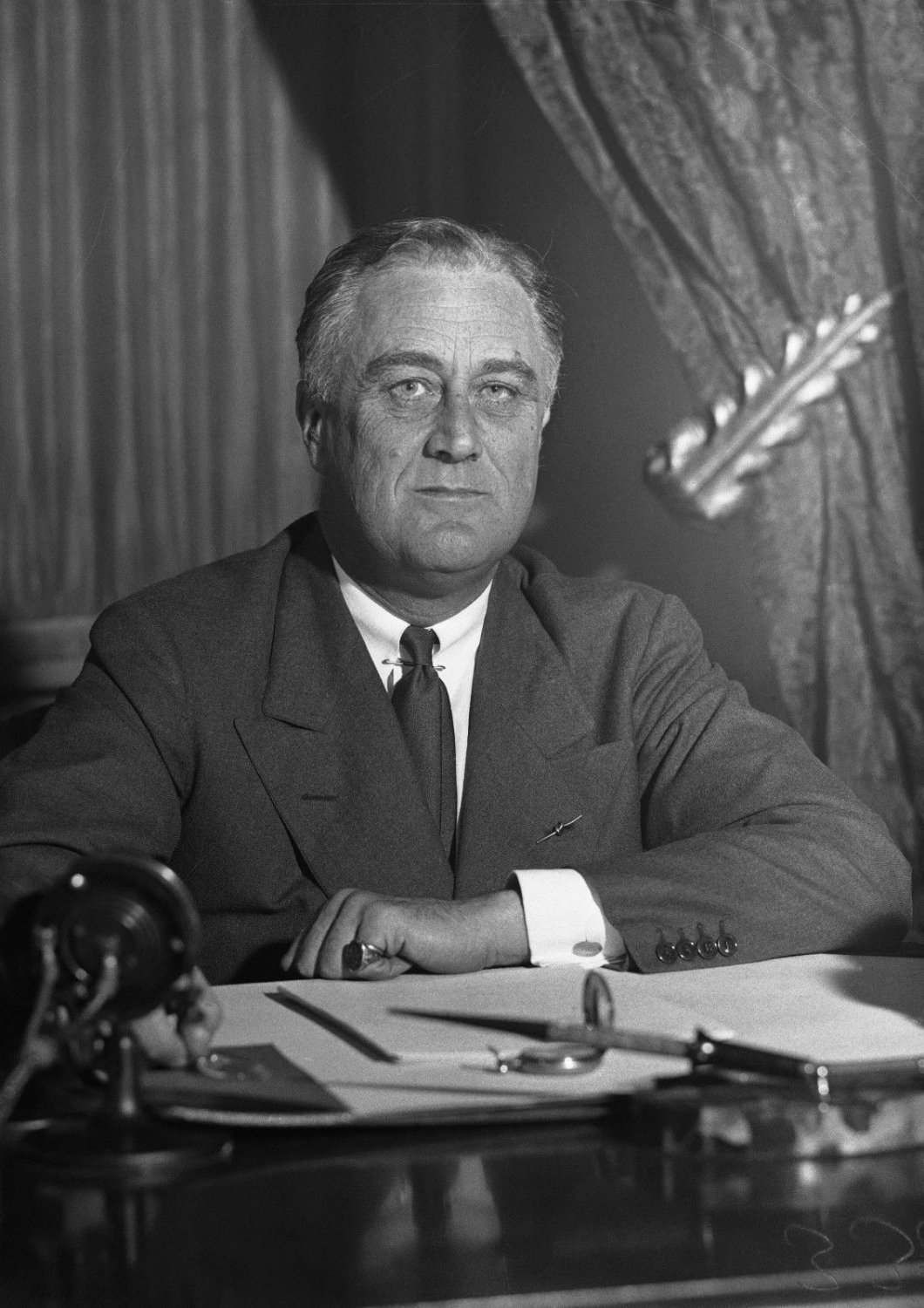 Франклин рузвельт. Рузвельт президент США. Franklin Delano Roosevelt Jr.. Рузвельт на аву. Франклин Рузвельт рост.