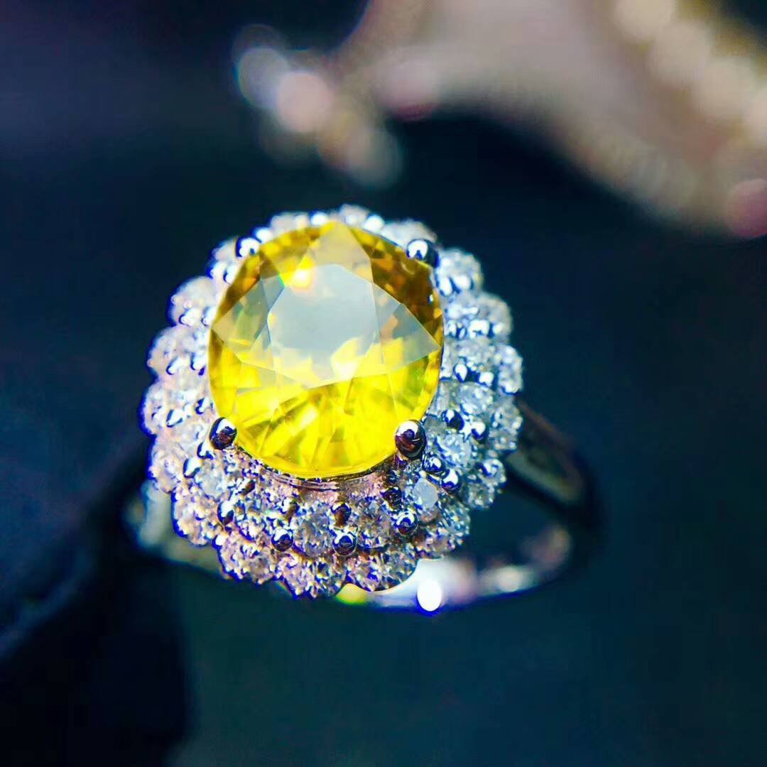 2.52ct Yellow sapphire Ring in 18K Gold