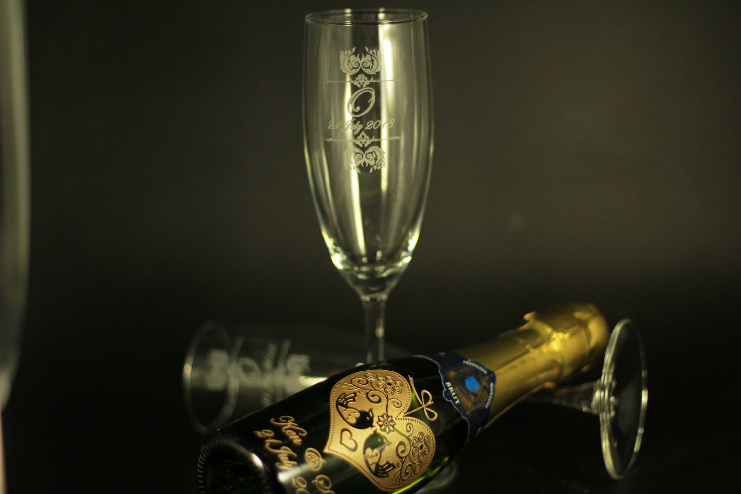PersonalizedChampagneglasseswithcustomengraving