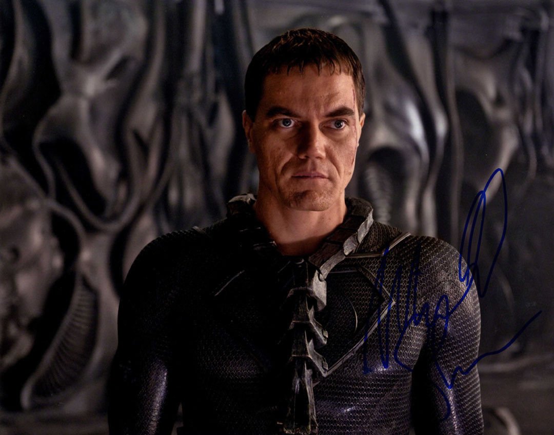 Он из стали класса. Генерал зод тайны смолвиля. Он из стали класса. Он из стали класса. Он из стали класса.