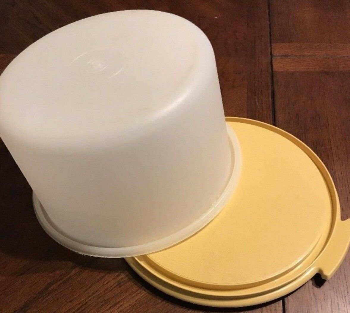 Tupperware Cake Holder Clear Lid on Gold Base 11" Vtg Container Carrier EUC