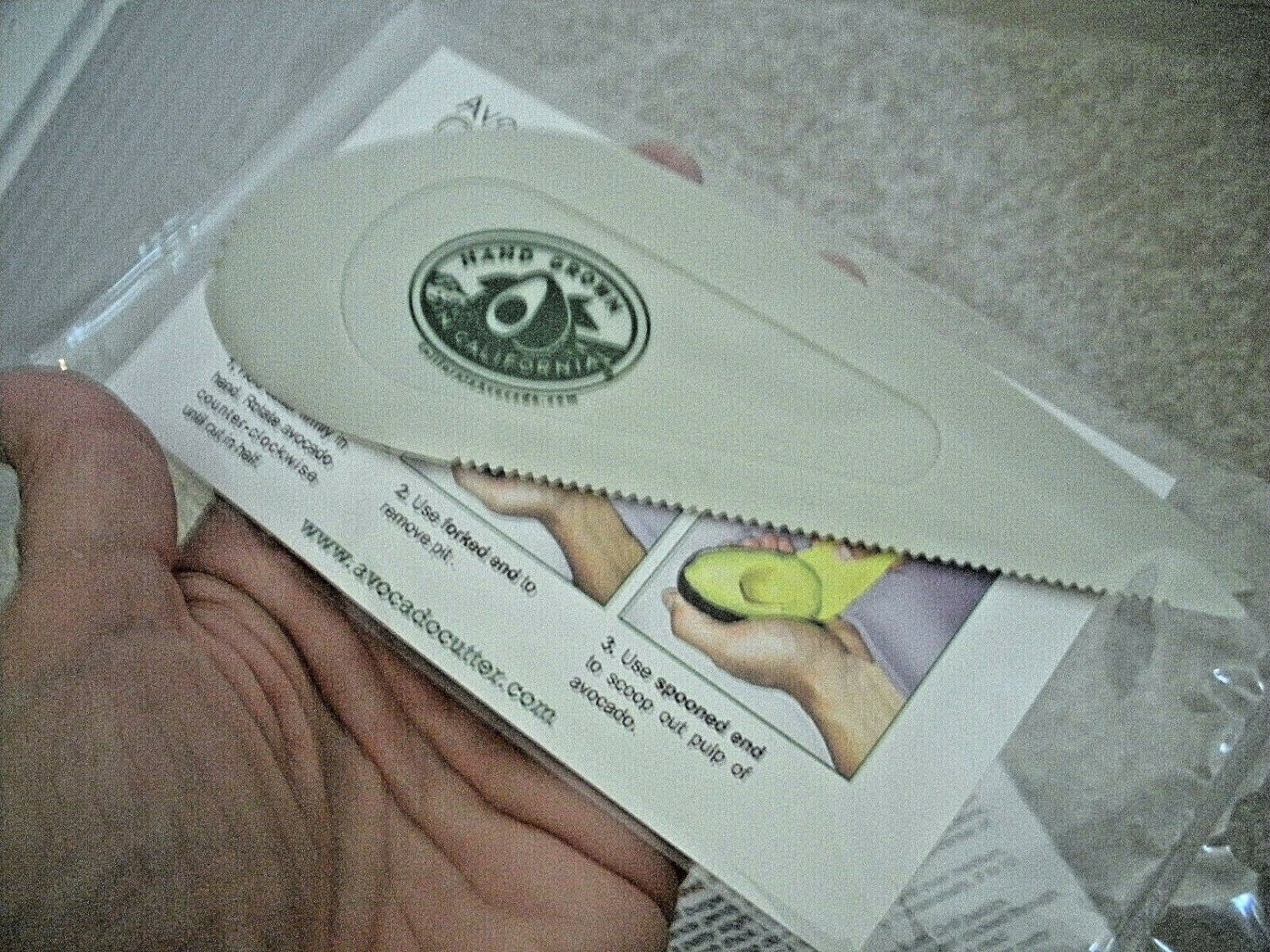 Avocado Cutter / Pit + Rind Remover / Peeler / Slicer - Plastic Kitchen Utensil
