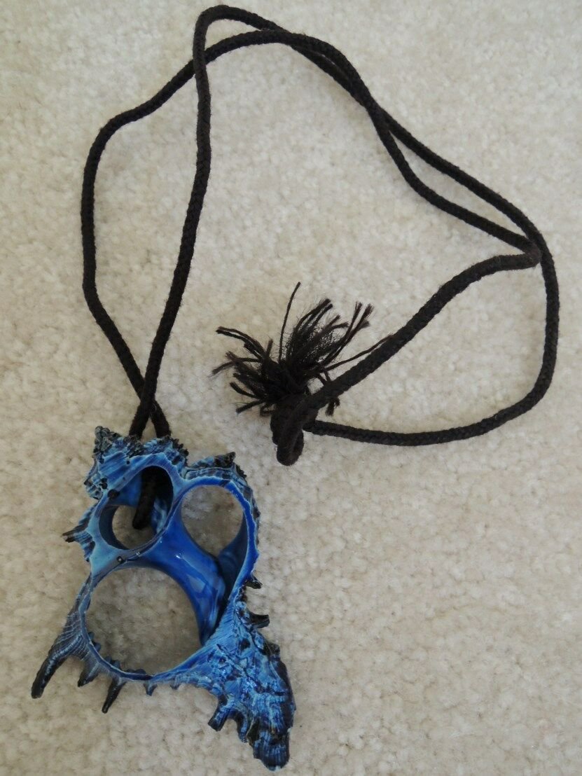 Pendant Shell on Black Rope Genuine Shell Blue Lacquered Necklace Vtg 80s - NWOT