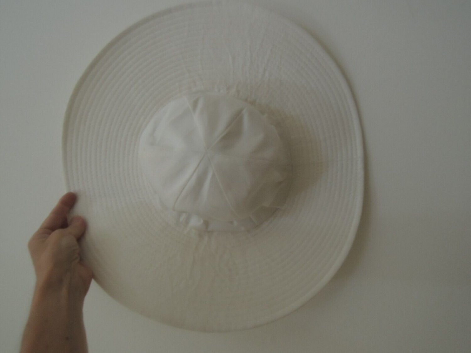 Ladies Wide Brim Hat Large Floppy White Hat For Sun / Beach / Summer Fun Etc