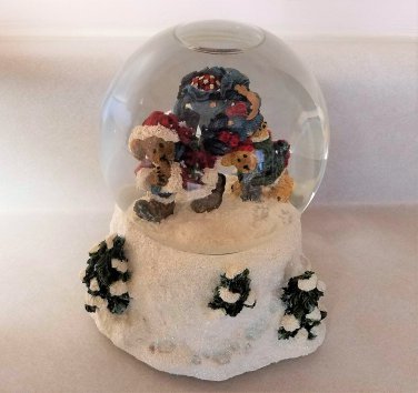 Boyds Bearstone Collection S.C. Northstar & Emmett Lil' Helper Musical Snow Globe Let It Snow