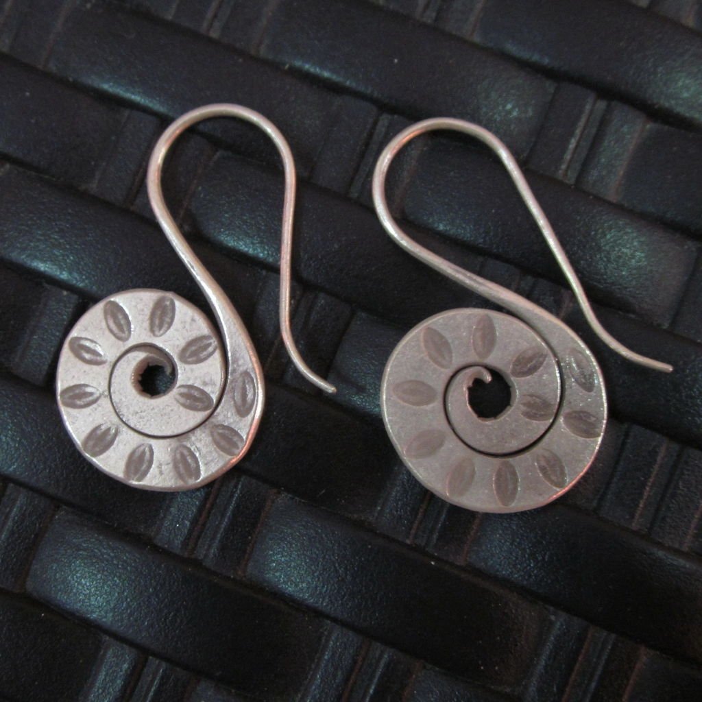 Silver Earrings Hill Tribe Handcraft Ethnic Artisan Spiral Engraved er039