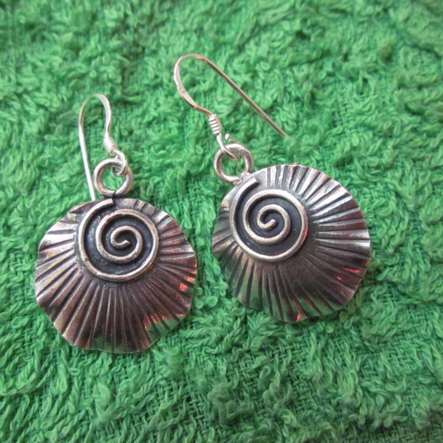 Hill Tribe Earrings Pure Silver Handcrafted Artisan Crown Spiral Round er055