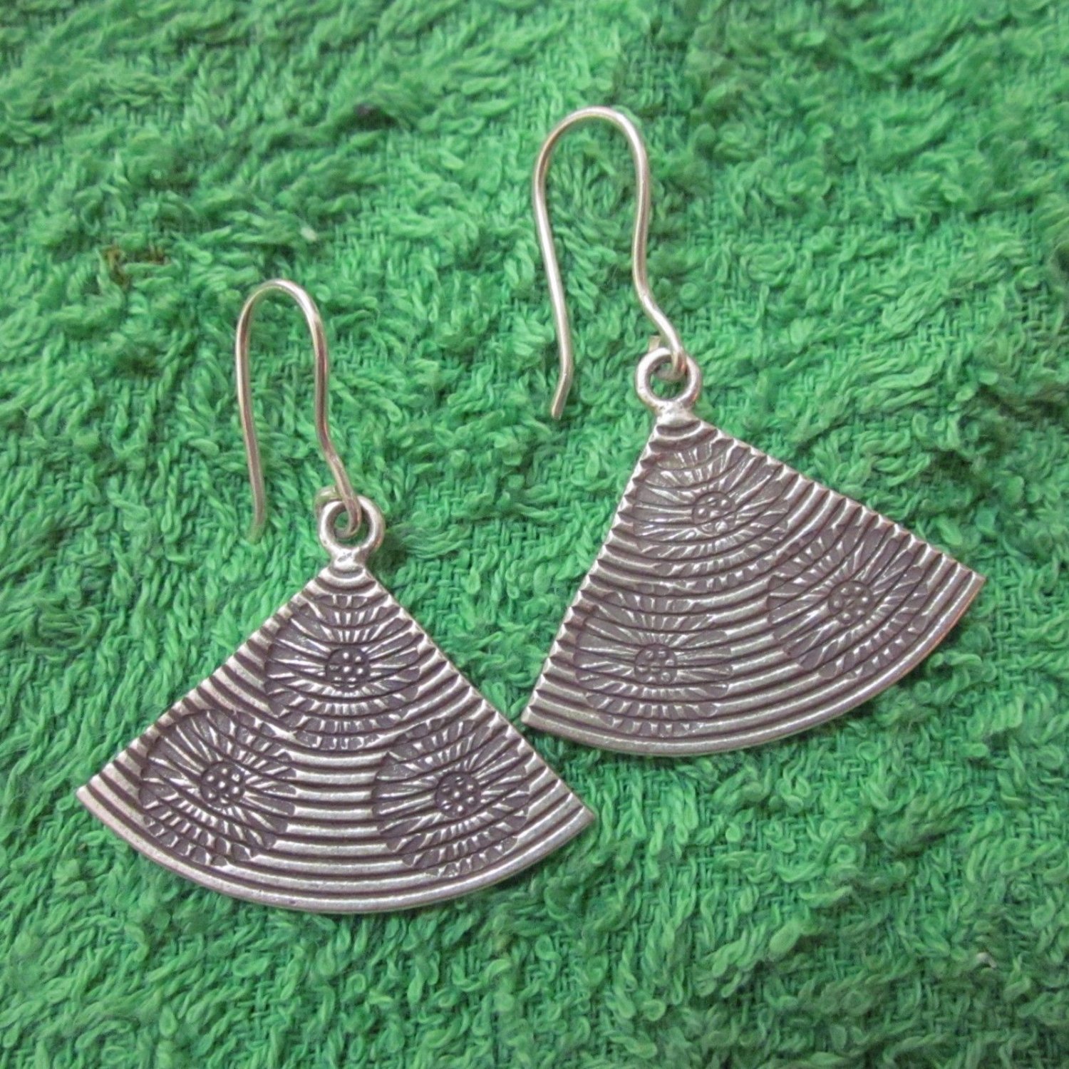 Hill Tribe Earrings Pure Silver Handcrafted Artisan Fans Flower Blooms er058