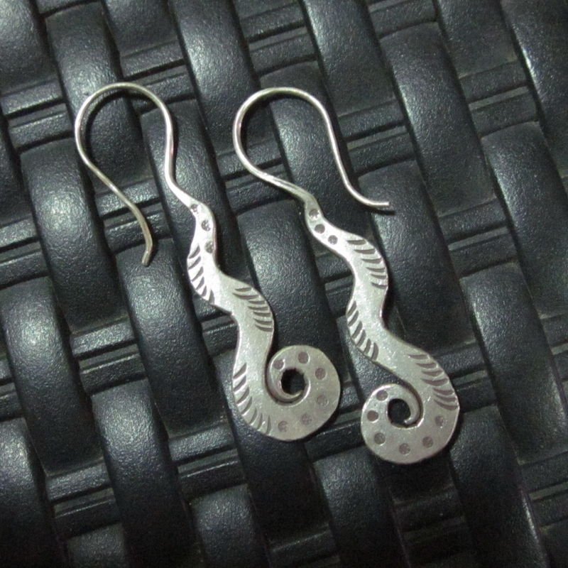 Earrings Hill Tribe Fine Silver Round Hand Craft Octopus Tentacles er024