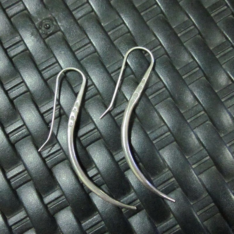 Earrings Hill Tribe Fine Silver Round Fang Tribal dots er012