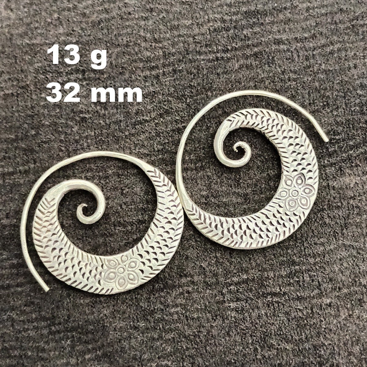 FINE SILVER EARRINGS VINTAGE CRAFT DANGLE ARTISAN 13g  ROLL FILIGREE ROUND #E040
